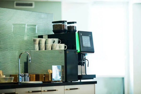 Kommersiell automatisk kaffe och espressomaskin - Barista och Espresso