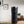 Electric Coffee Travel Mug black V2 - 355ml på bord med digital temperaturvisning i modern inomhusmiljö.