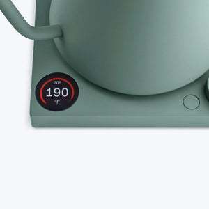 Grön elektrisk vattenkokare med digital temperaturdisplay och knapp, del av Fellow, EspressoGear, Vattenkokare, allt om kaffe