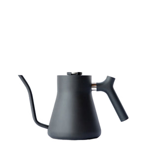 Matt svart vattenkokare med precist svanhalsutlopp, idealisk för bryggning, Senaste nytt, allt om kaffe.