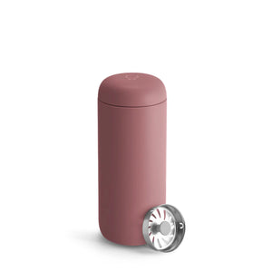 Återanvändbar resemugg i rosaton med minimalistisk design och löstagbart lock, del av Fellow, Take away, allt om kaffe