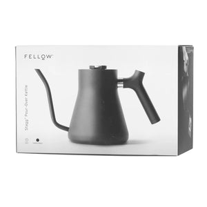 Elektrisk vattenkokare med matt svart finish och smal pip för exakt hällning, brygg tillbehör, allt om kaffe.